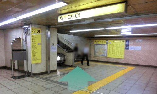 エスカレーターを昇ります